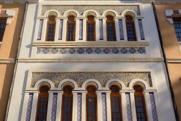 Arcos en fachada de estilo andalusí de Cuartel de Artillería de Murcia