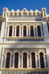 Arcos en fachada de estilo andalusí de Cuartel de Artillería de Murcia