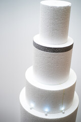 The technology of making large wedding cakes