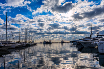Sur les quais de Vallauris à Golfe-Juan en France