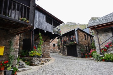 Arquitectura popular leonesa. Peñalba de Santiago.. Uno de los pueblos más bonitos de España.