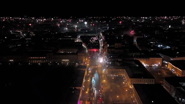Silvester Muenchen, Deutschland, Odeonsplatz Luftaufnahme. Aerial view of Munich, Germany, showcasing vibrant New Years Eve fireworks display over city center. Stadt versinkt im Funkenregen. Salute. 