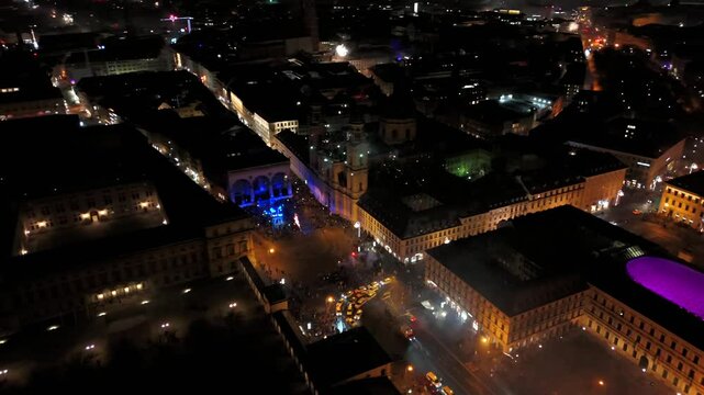 Silvester Muenchen, Deutschland, Odeonsplatz Luftaufnahme. Aerial view of Munich, Germany, showcasing vibrant New Years Eve fireworks display over city center. Stadt versinkt im Funkenregen. Salute. 