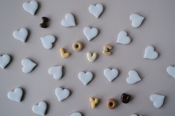 An arrangement of white ceramic hearts surrounding the sign I LOVE YOU
