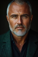 Obraz premium A close-up shot of a man's face with a beard, suitable for use in a variety of contexts