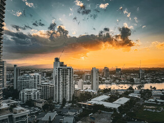 Obraz premium Gold Coast Cityscape: Vibrant Skyline Meets Coastal Paradise, Queensland, Australia