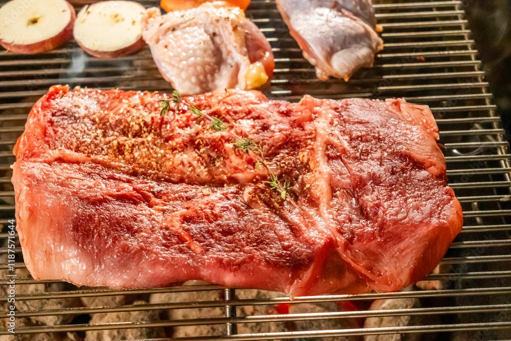 Canvas Prints ワイルドに焼くステーキ　Grill a steak over an outdoor