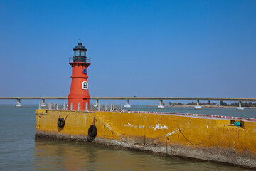 Changshanwei Lighthouse is located on Nan'ao Island in Shantou, Guangdong China. Built in the late 19th century by the British.
The background is Shantou Nan'ao Bridge