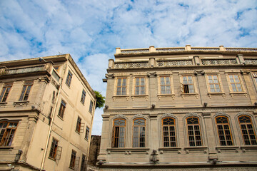 Obraz premium Shantou China 17th Dec 2024: Shantou's arcade-style streets, known as Qilou Streets, feature a blend of Chinese and Western architectural styles, reflecting the city's history as a former treaty port.
