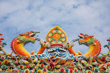 Fototapeta premium The historical figures crafted with cut-and-paste porcelain on the roof of Laomagong Guanyin Temple in Shantou China. These vibrant artworks showcase the intricate craftsmanship of Chaoshan.