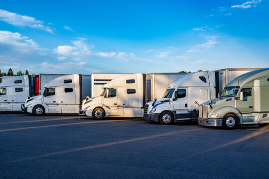 Parking A Big Rig Images – Browse 14,945 Stock Photos, Vectors, and ...