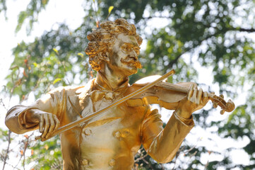 Denkmal Johann Strauss (Sohn) in Wien // Monument Johann Strauss II in Vienna