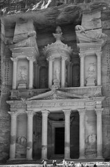 A large building with a lot of statues on it