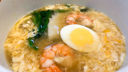 具だくさんの京風うどん
