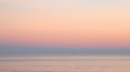 Obraz premium Dreamy Pastel Sky Over Ocean
