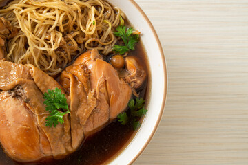 Noodles with Braised Chicken in Brown Soup