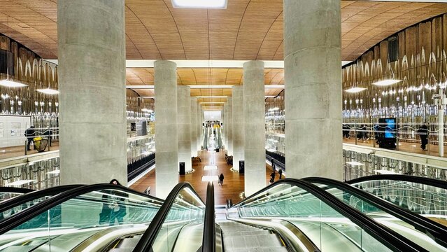 Gare du RER E &agrave; la d&eacute;fense, France