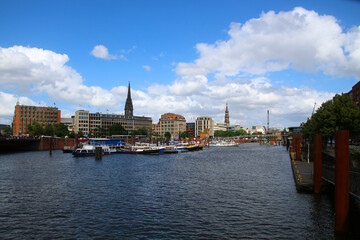 Obraz premium View of the Alster estuary with the Saint Nikolai memorial and the main church St. Katharinen in the background, Hamburg 