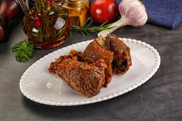 Baked beef ribs with vegetables