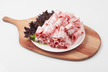 Meat attached to the ribs of a pig. It is meat that appears to have three layers of fat and flesh.