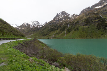 Voyage printemps Autriche for&ecirc;t lac chalets en bois