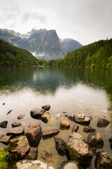 Voyage printemps Autriche for&ecirc;t lac chalets en bois