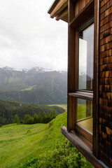 Voyage printemps Autriche for&ecirc;t lac chalets en bois