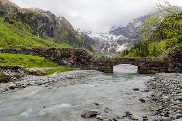 Voyage printemps Autriche for&ecirc;t lac chalets en bois