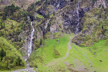 Voyage printemps Autriche for&ecirc;t lac chalets en bois
