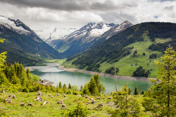 Voyage printemps Autriche for&ecirc;t lac chalets en bois