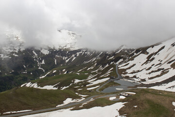 Paysage montagne et cascade en Autriche de l'ouest