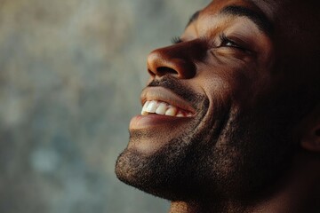 Obraz premium Close up side portrait of laughing african american man looking up