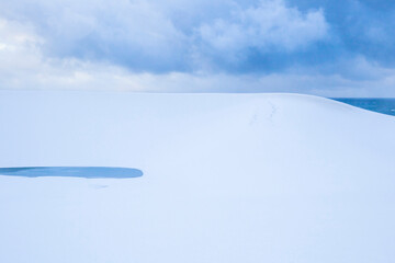 冬の鳥取砂丘の雪景色 鳥取県 鳥取砂丘