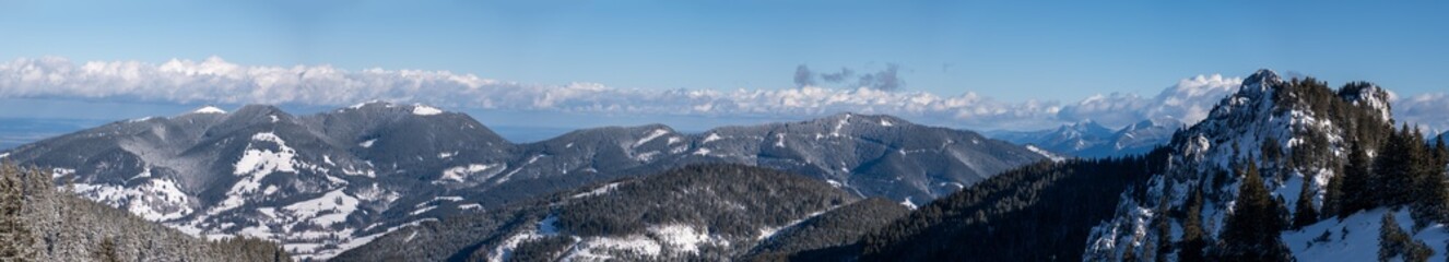 Obraz premium Winterpanorama Ammergauer Berge vom Vorderen Hörnle bis zum Sonnenberg/Zahn