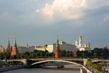 Selbstklebende Fototapeten Moscow Kremlin and bridge © Yury Kirillov