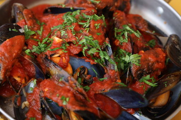 Mussels in Tomato Sauce with Fries