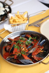Mussels in Tomato Sauce with Fries