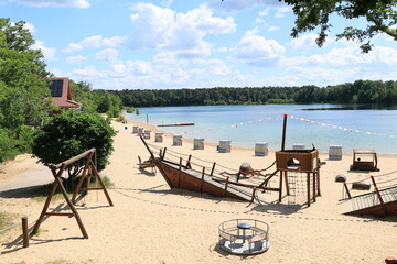 Blick auf den Heidesee der Gemeinde Holdorf im Oldenburger Münsterland in Niedersachsen
