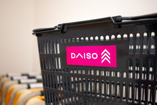 DAISO shopping basket - 100 Yen shop in Japan