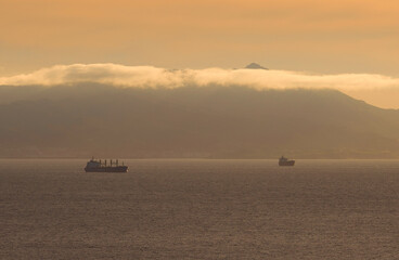 Obraz premium Sunset light over the Bay of Biscay. The Basque country, Spain