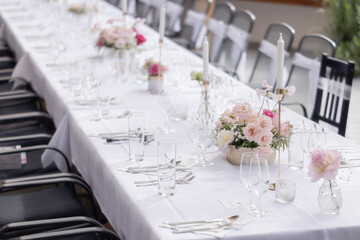 Wedding table with pink flowers