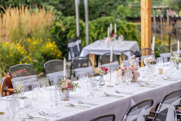 Wedding table with pink flowers