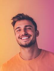Obraz premium Joyful young man smiling against a colorful gradient background