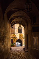 Obraz premium Summer cityscape - view of the arched passage in the Cesky Krumlov Castle, the historic centre Cesky Krumlov, Czech Republic