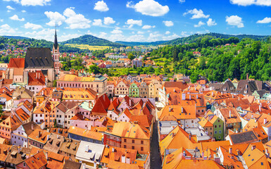 Obraz premium Summer cityscape - top view of the historic centre of Cesky Krumlov, Czech Republic