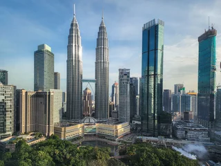 Selbstklebende Fototapeten Sunset aerial view of Kuala Lumpur cityscape. Beautiful cityscape at Kuala Lumpur, Malaysia. © Kinsei