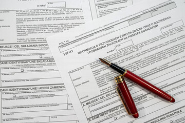 Obraz premium polish tax forms pit 11 with pen on office table. Accounting concept.