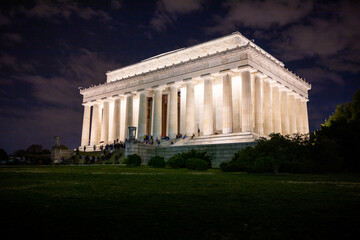 Obraz premium View of the Lincoln Memorial during a quiet evening