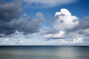 Obraz premium Sea View with Cloudy Blue Sky