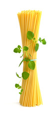 Makaron spaghetti z finezyjną dekoracją z oregano